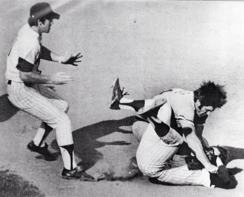 Pete Rose and Bud Harrelson fight during the 1973 NLCS (SABR-Rucker Archive)