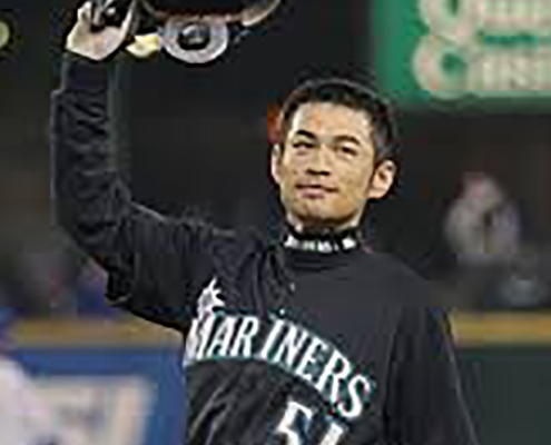 Ichiro Suzuki records his 258th hit in 2004 (COURTESY OF MLB.COM)