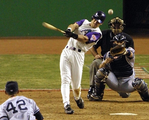 Luis Gonzalez wins Game 7 of the 2001 World Series (MLB.COM)