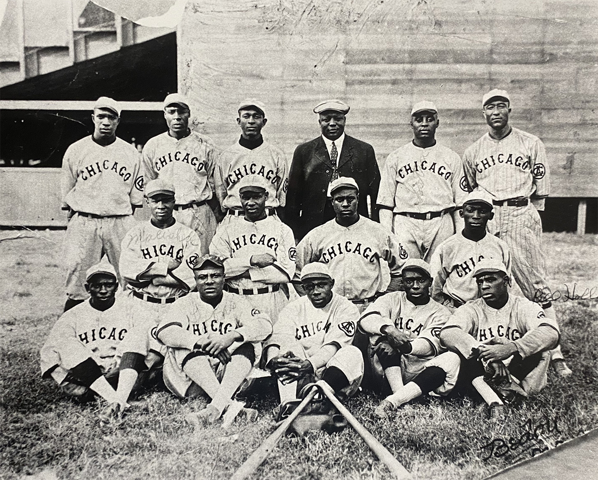 1921 Chicago American Giants team with manager Rube Foster in the top row in street clothes. (SABR-RUCKER ARCHIVE)