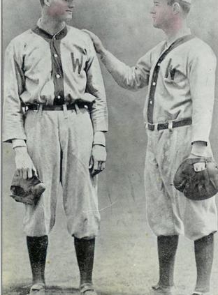 Walter Johnson and catcher Gabby Street in 1913 (TRADING CARD DB)