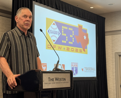 Bruce Bochy accepts the Roland Hemond Award at SABR 53 on June 26, 2025, in Irving, Texas.